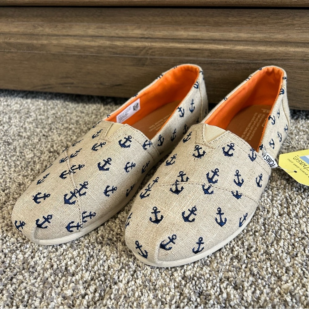 NWT Toms Anchor Shoes Natural with Blue Embroidered Anchors Womens 8